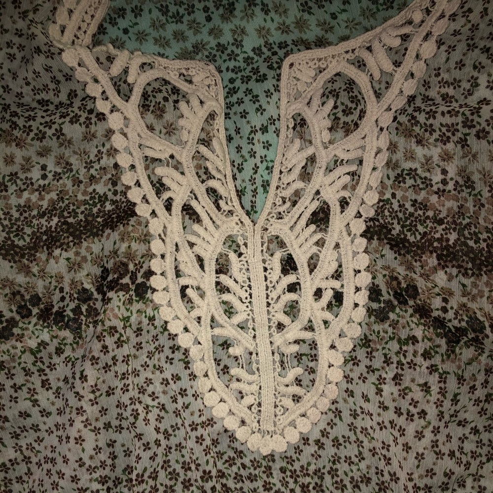 Cute blouse - Picture 5 of 5